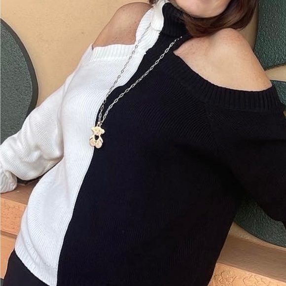 Off the shoulder turtleneck black and white Size Small - Picture 1 of 6